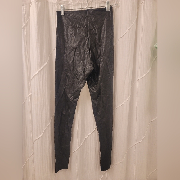 Women's Black High-Waisted Leggings - Picture 6 of 7